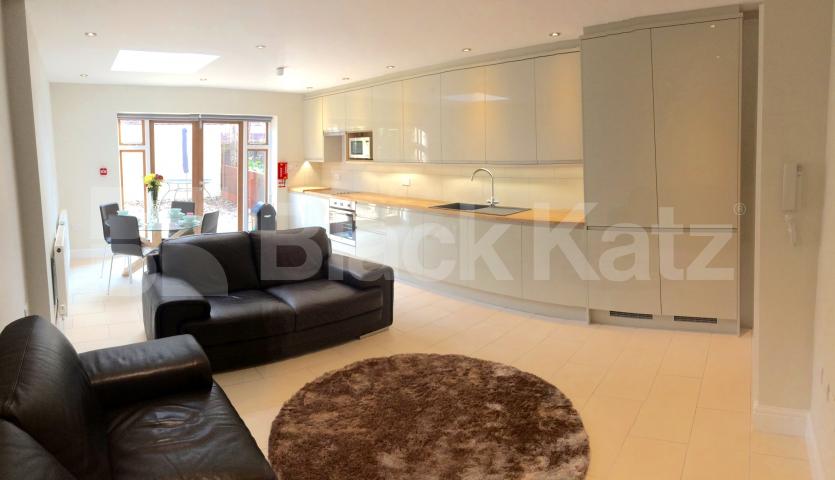 			NEW INSTRUCTION, 5 Bedroom, 1 bath, 1 reception House			 Rothsay Street, London Bridge